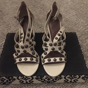 Well loved cream heels. Sz. 8